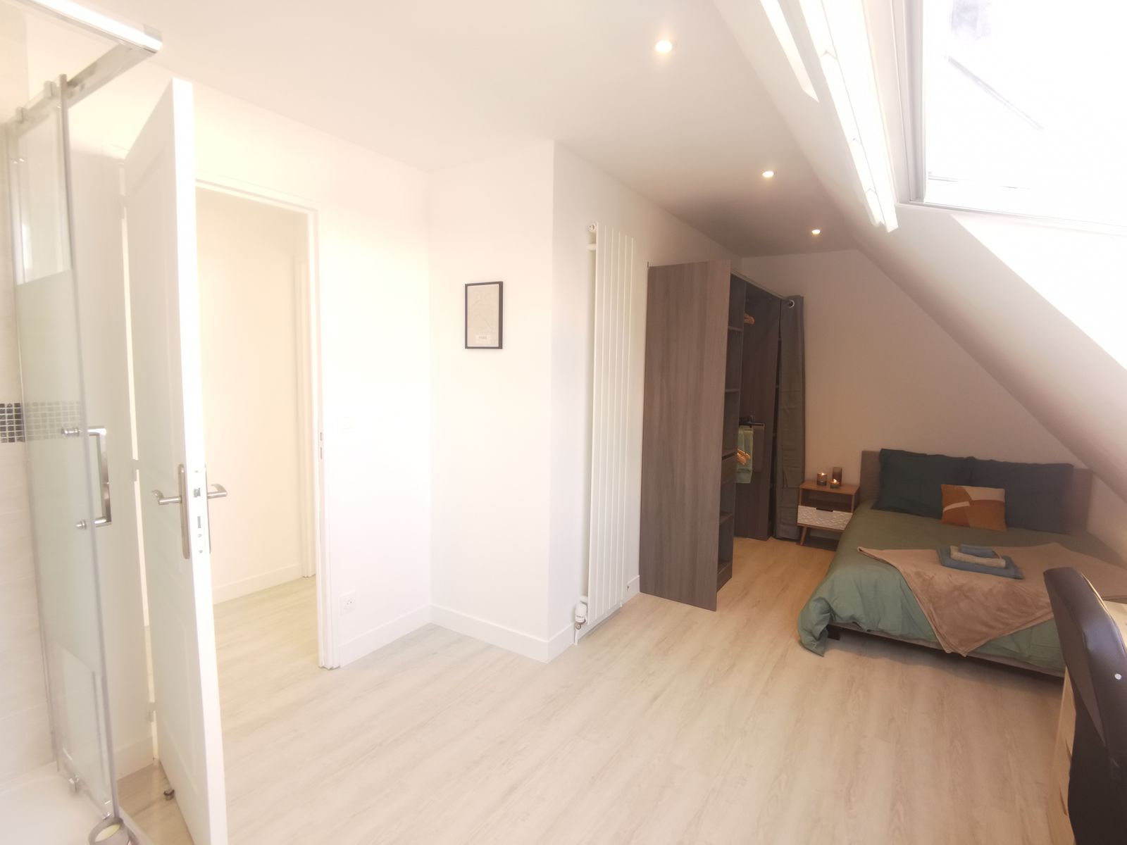 Chambre 5 — douche privative